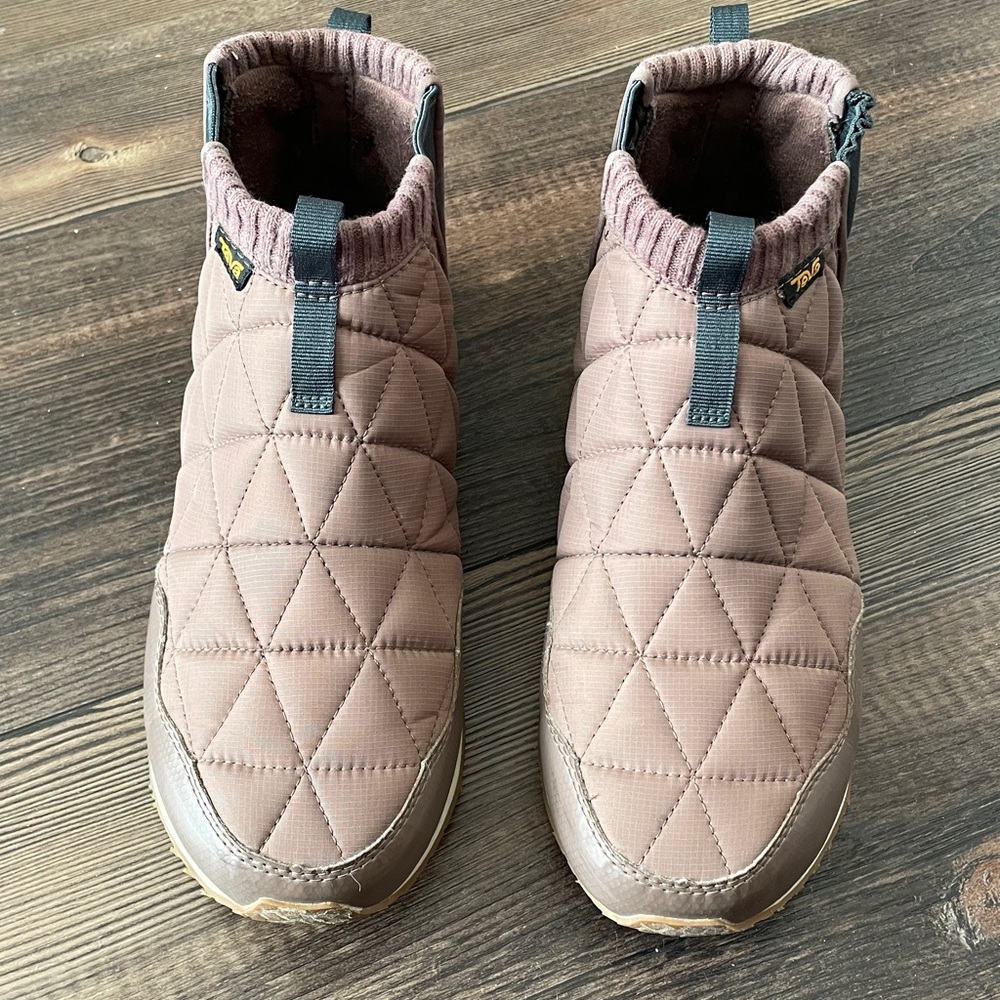Teva ReEmber Quilted Mid Taupe Slip-On Boots Size 9 - Picture 3 of 13